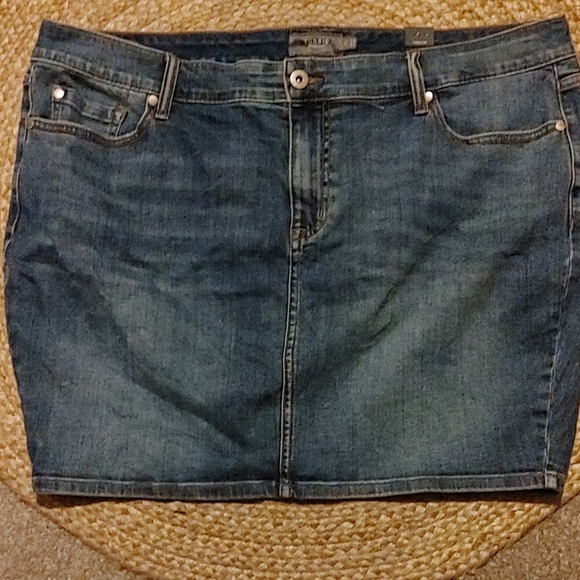 Torrid Mini Denim Skirt SZ.20 NWT - Picture 4 of 7